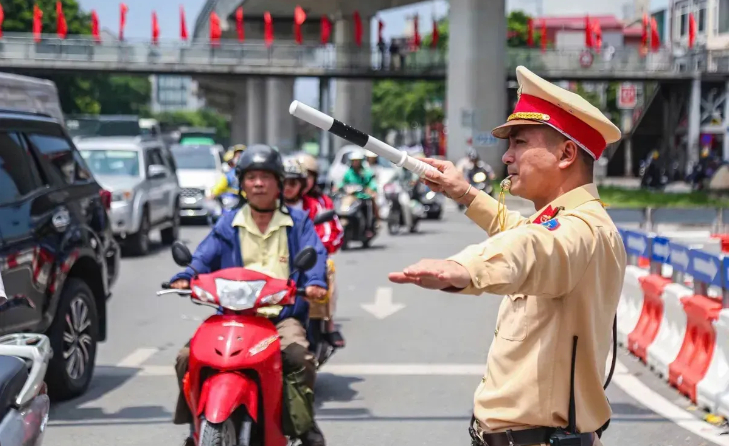 Từ 21 / 8 , H&agrave; Nội cấm taxi tr&ecirc;n phố Kh&acirc;m Thi&ecirc;n v&agrave;o giờ cao điểm , Người d&acirc;n lưu &yacute; - Ảnh 1.