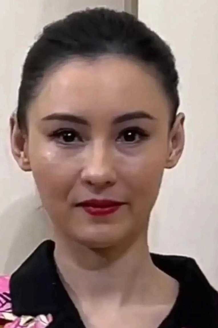 Khi dàn mỹ nhân Hoa ngữ rời xa photoshop: Nhan sắc thật khiến dân mạng bàn tán - Ảnh 2.