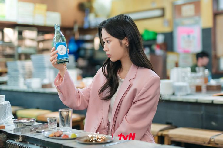 Phụ nữ sau 40 với 4 khoản của để dành sống chủ động và hạnh phúc hơn - Ảnh 2. Phụ nữ sau 40 với 4 khoản của để dành sống chủ động và hạnh phúc hơn - Ảnh 2.
