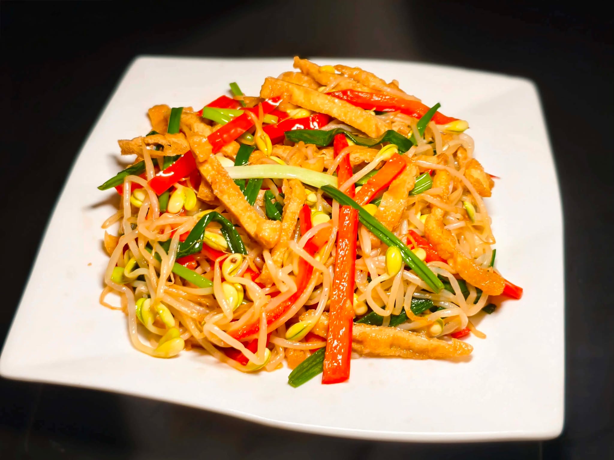 Món xào đậu phụ với 4 nguyên liệu rẻ tiền ngon miệng cho ngày mưa - Ảnh 8. Món xào đậu phụ với 4 nguyên liệu rẻ tiền ngon miệng cho ngày mưa - Ảnh 8.