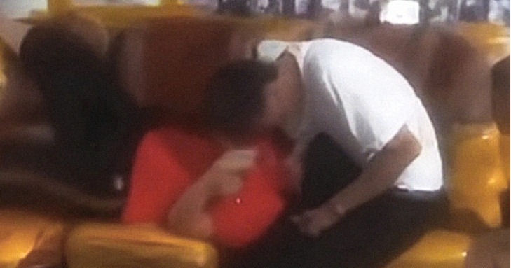 Bố phát hiện hàng xóm có hành vi xâm hại con gái qua camera an ninh - Ảnh 1. Bố phát hiện hàng xóm có hành vi xâm hại con gái qua camera an ninh - Ảnh 1.