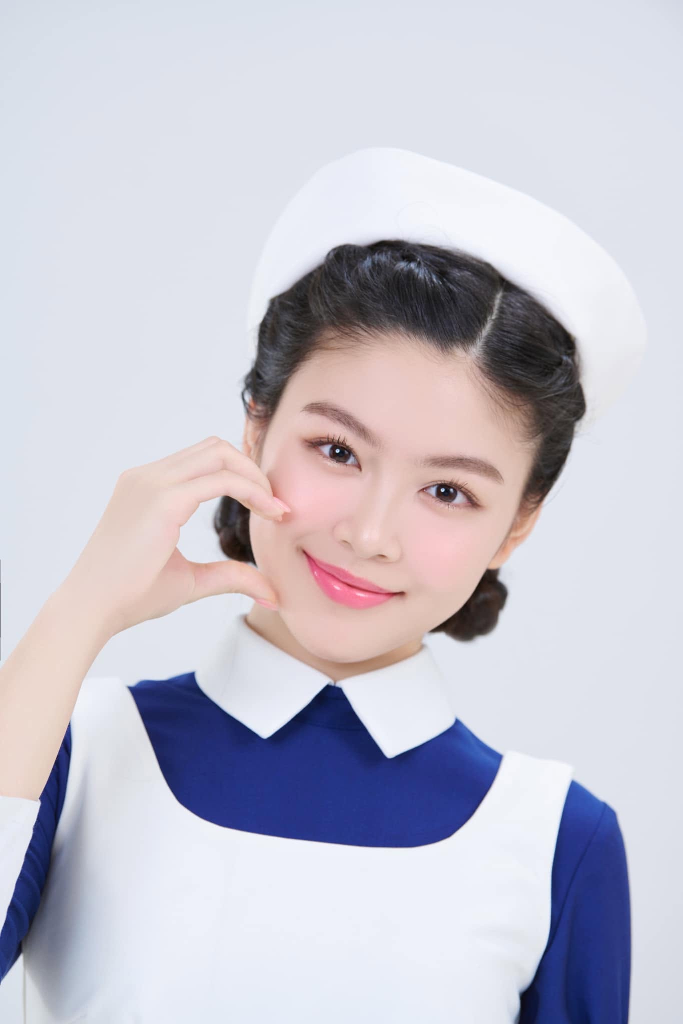 Cuộc sống sang chảnh của Lọ Lem: Từ c&ocirc; b&eacute; 3 tuổi nhận job đến tỷ ph&uacute; tuổi 16 - Ảnh 5.