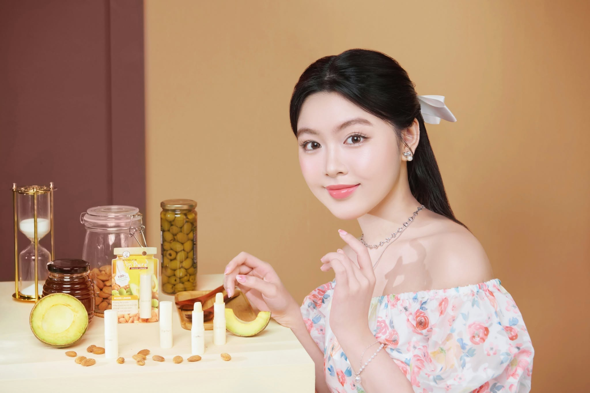 Cuộc sống sang chảnh của Lọ Lem: Từ c&ocirc; b&eacute; 3 tuổi nhận job đến tỷ ph&uacute; tuổi 16 - Ảnh 4.
