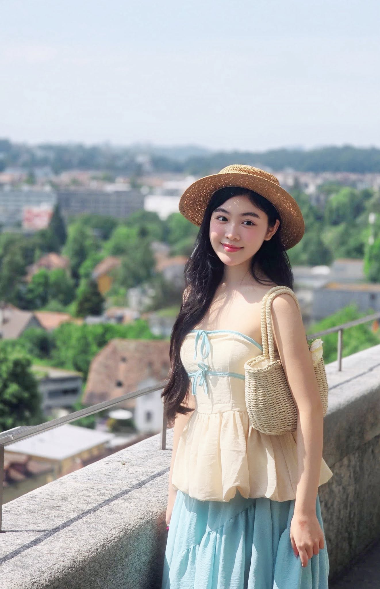 Cuộc sống sang chảnh của Lọ Lem: Từ c&ocirc; b&eacute; 3 tuổi nhận job đến tỷ ph&uacute; tuổi 16 - Ảnh 9.