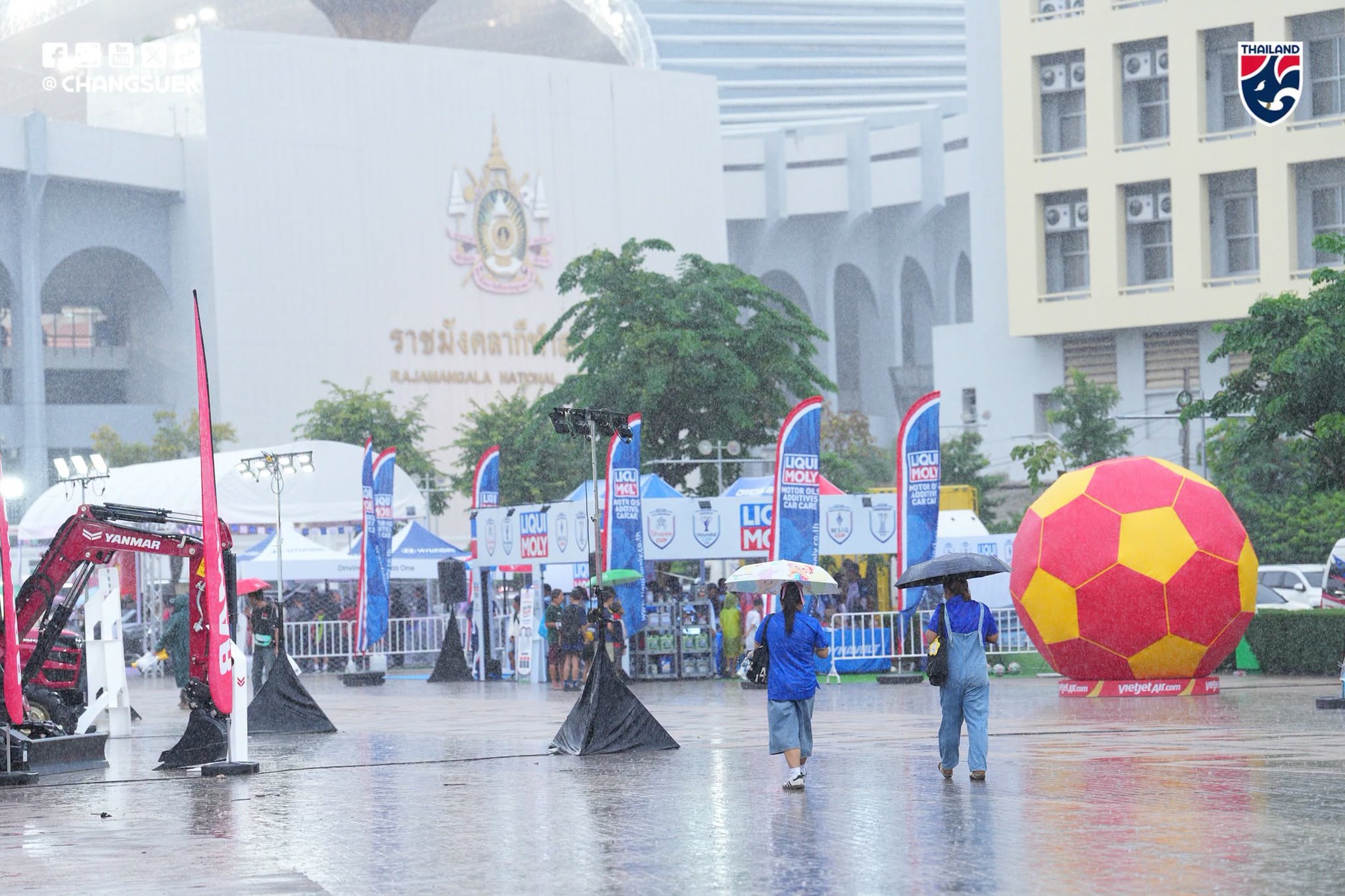 Diễn biến ĐT Thái Lan vs Việt Nam chung kết ASEAN Cup: Xuân Son, Đình Bắc cùng đá chính, trận đấu bắt đầu! - Ảnh 8.