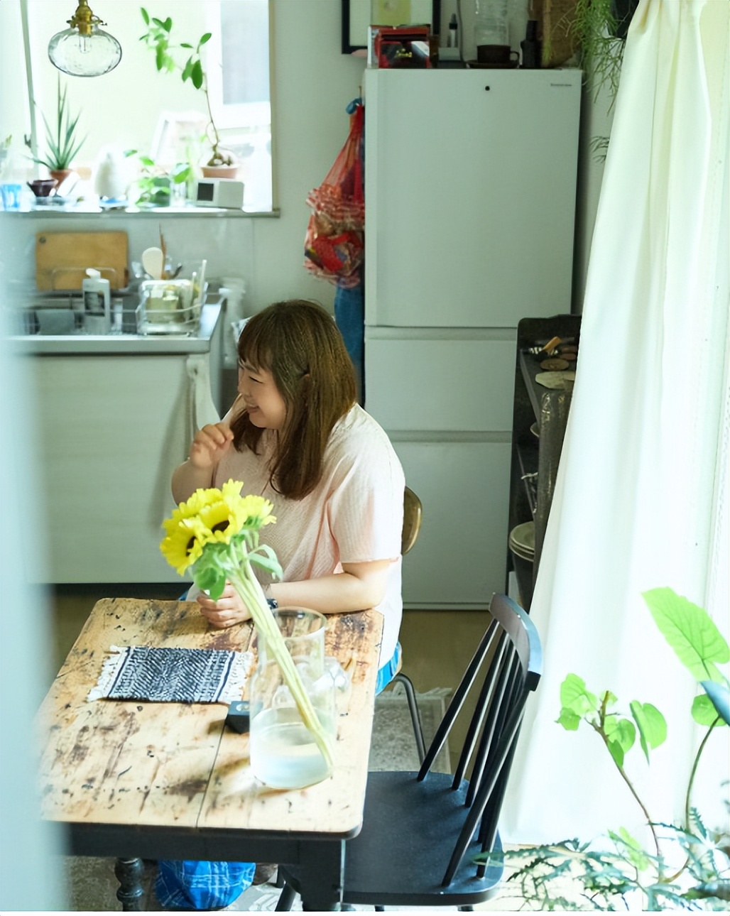 B&agrave; mẹ nội trợ Nhật Bản chia sẻ ng&ocirc;i nh&agrave; khiến nhiều người m&ecirc; mẩn: Hạnh ph&uacute;c đ&ocirc;i khi chỉ l&agrave; được sống giữa những thứ m&igrave;nh thật sự y&ecirc;u - Ảnh 2.