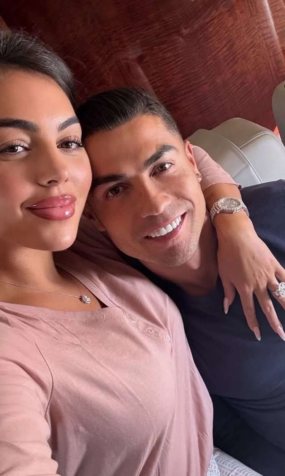 H&ocirc;n lễ b&iacute; mật của Ronaldo v&agrave; Georgina: Đ&aacute;m cưới ho&agrave;nh tr&aacute;ng trong tương lai - Ảnh 4.