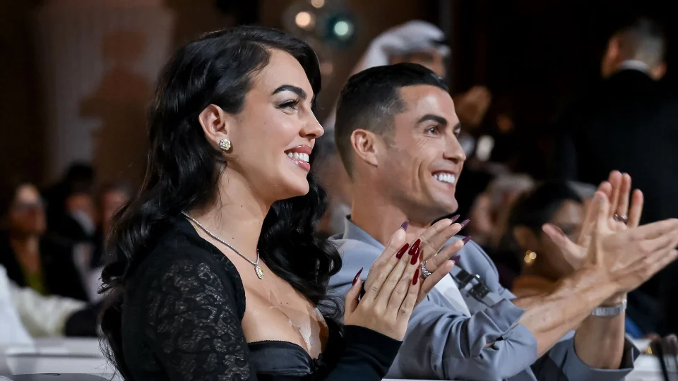 H&ocirc;n lễ b&iacute; mật của Ronaldo v&agrave; Georgina: Đ&aacute;m cưới ho&agrave;nh tr&aacute;ng trong tương lai - Ảnh 1.