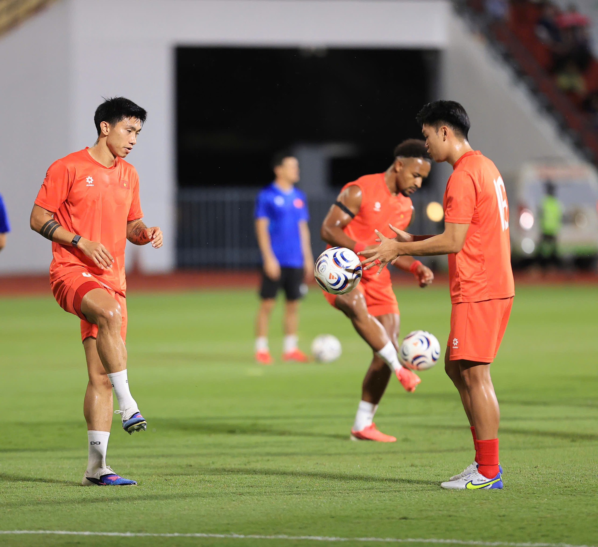 Diễn biến ĐT Thái Lan vs Việt Nam chung kết ASEAN Cup: Xuân Son, Đình Bắc cùng đá chính, trận đấu bắt đầu! - Ảnh 4.