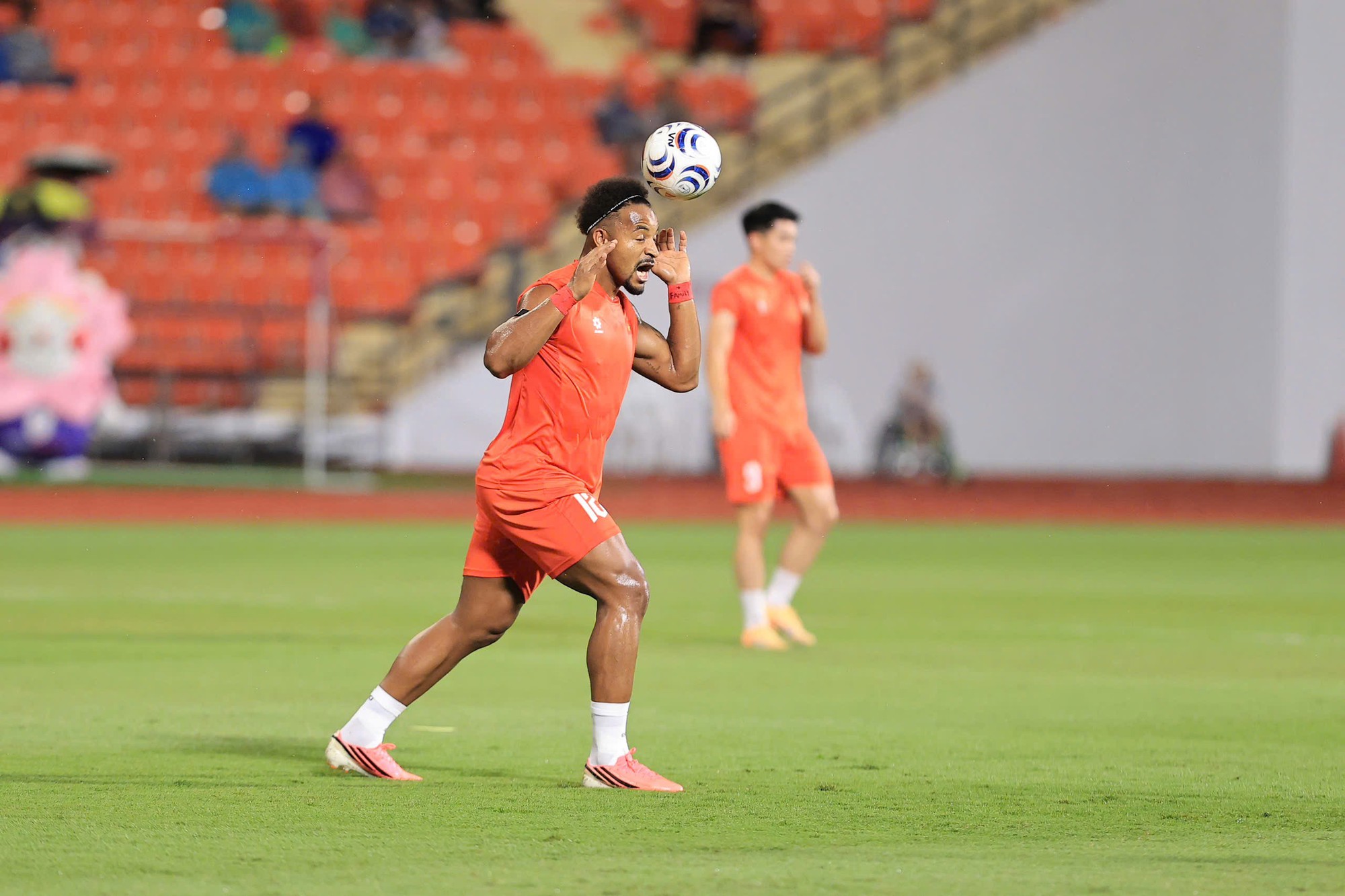 Diễn biến ĐT Thái Lan vs Việt Nam chung kết ASEAN Cup: Xuân Son, Đình Bắc cùng đá chính, trận đấu bắt đầu! - Ảnh 2.