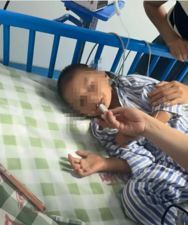 B&eacute; trai tự kỷ mất t&iacute;ch 4 ng&agrave;y , gia đ&igrave;nh tổ chức bữa tiệc đặc biệt cảm ơn - Ảnh 2.
