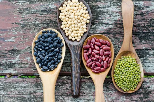Đậu đen, đậu xanh, đậu n&agrave;nh, đậu trắng: Loại n&agrave;o gi&uacute;p &ldquo;đ&aacute;nh bay&rdquo; t&igrave;nh trạng t&iacute;ch nước tốt hơn? - Ảnh 2.