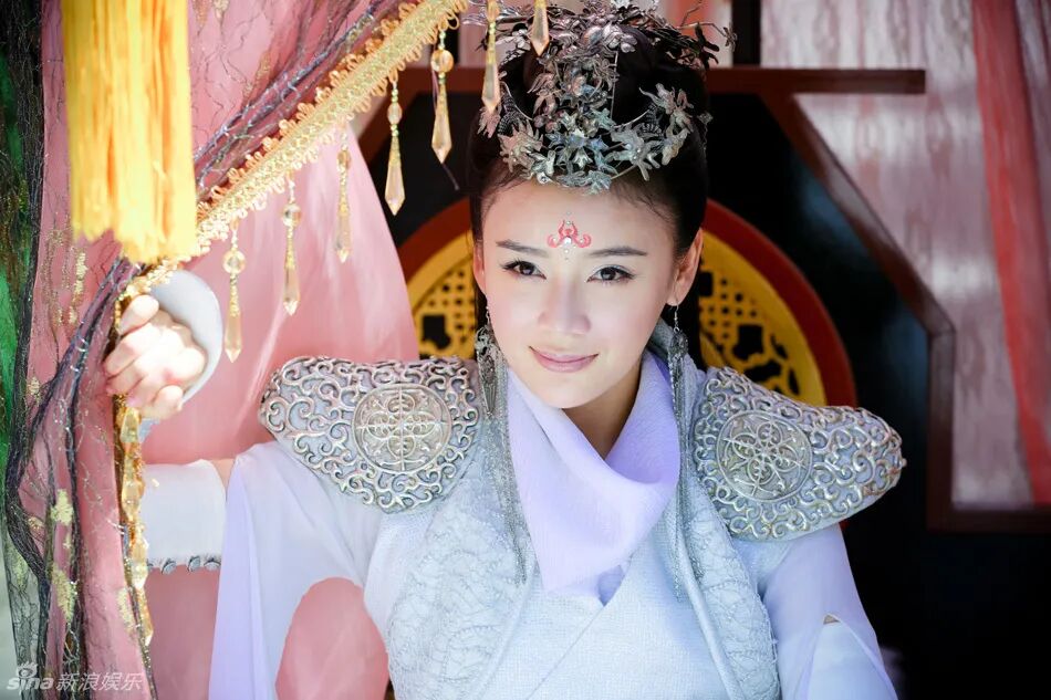 Loạt nữ ch&iacute;nh l&eacute;p vế trước nữ phụ: Địch Lệ Nhiệt Ba lấn &aacute;t đ&agrave;n chị nhưng lại thua Triệu Lộ Tư - Ảnh 9.