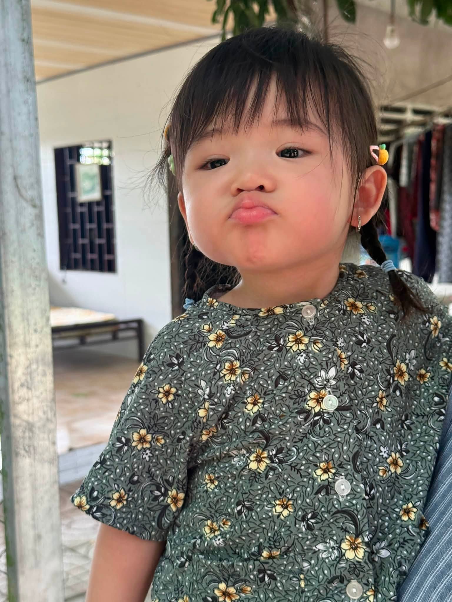 Con gái Puka - Gin Tuấn Kiệt được ba mẹ đưa về quê ngoại,