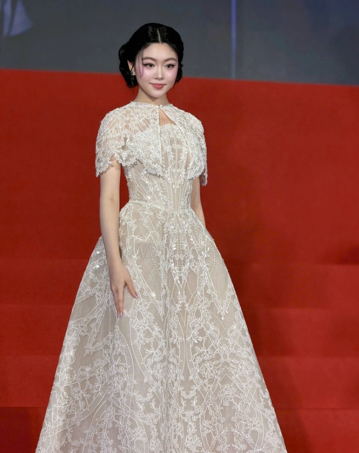 So k&egrave; nhan sắc 