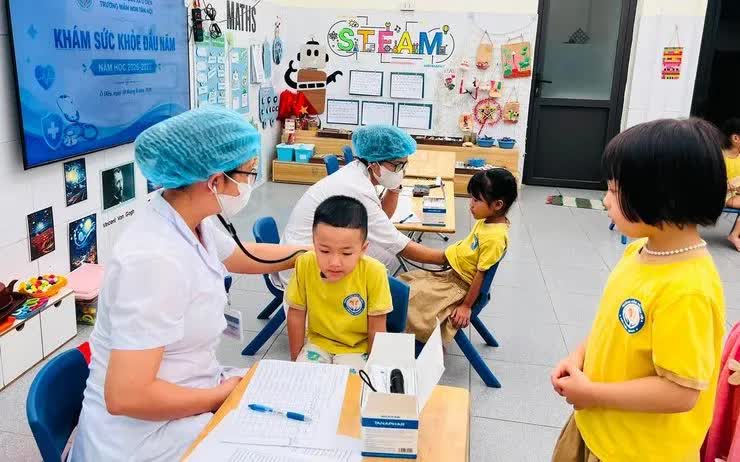 H&agrave; Nội: Đẩy mạnh kh&aacute;m sức khỏe miễn ph&iacute; cho trẻ em mầm non v&agrave; học sinh phổ th&ocirc;ng - Ảnh 1.