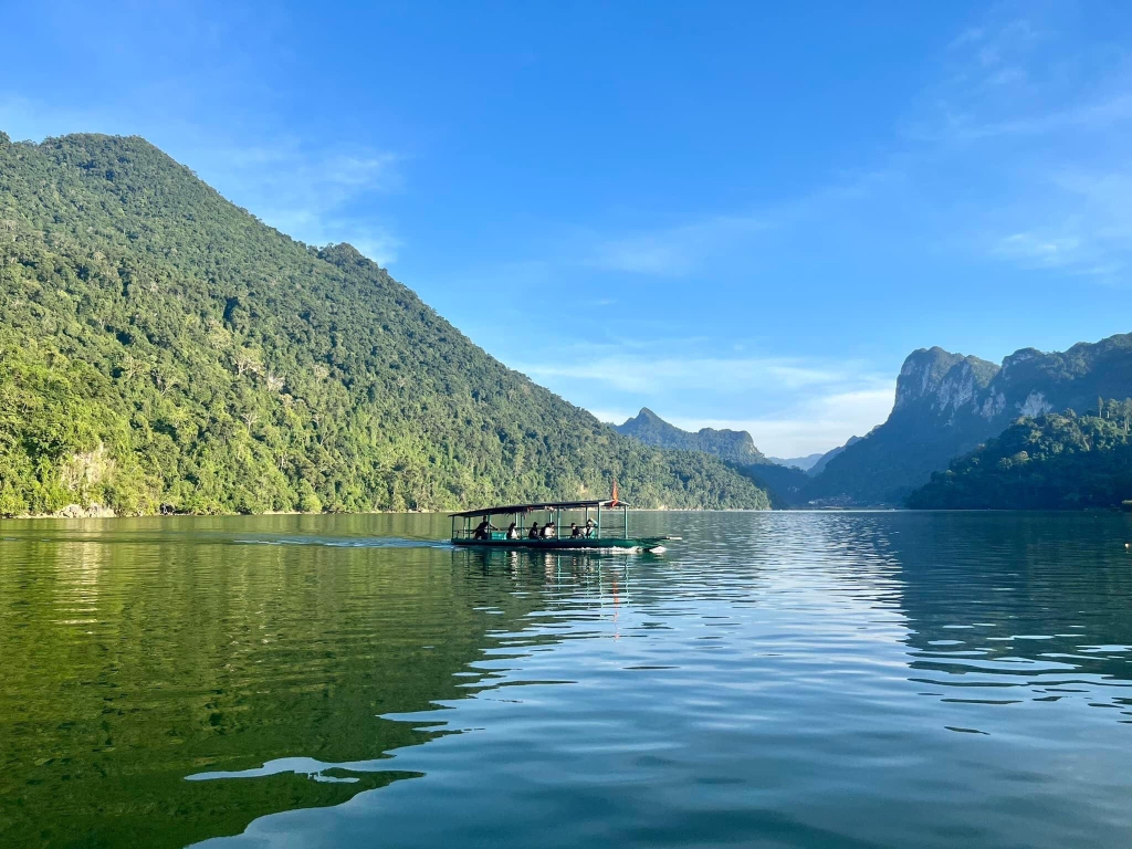 Con đường 37km trị gi&aacute; 3.700 tỷ đồng nối thẳng đến hồ nước ngọt tự nhi&ecirc;n lớn nhất Việt Nam, lọt top thế giới - Ảnh 2.