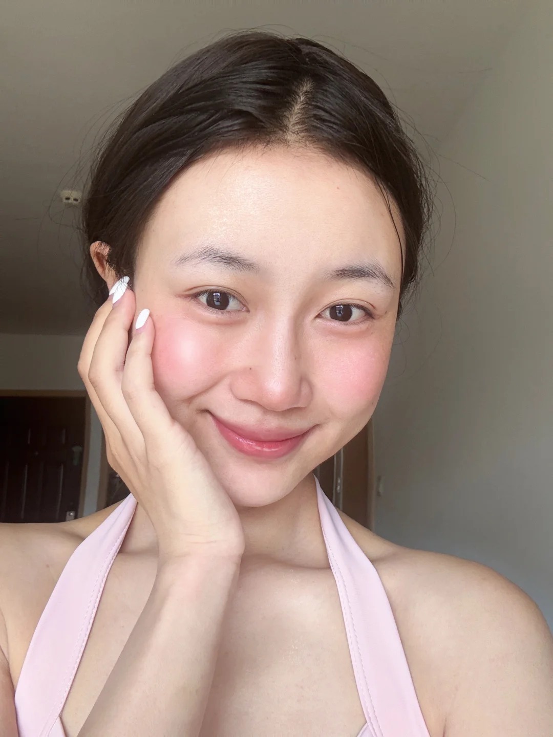 4 bước đơn giản giúp hạn chế môi thâm, giữ đôi môi hồng hào mềm mịn - Ảnh 1.