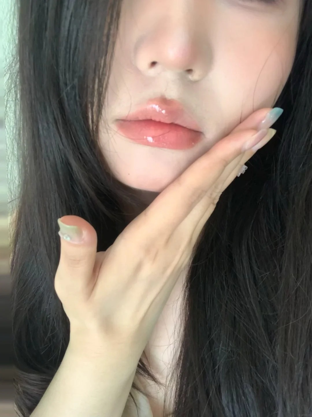 4 bước đơn giản giúp hạn chế môi thâm, giữ đôi môi hồng hào mềm mịn - Ảnh 4.