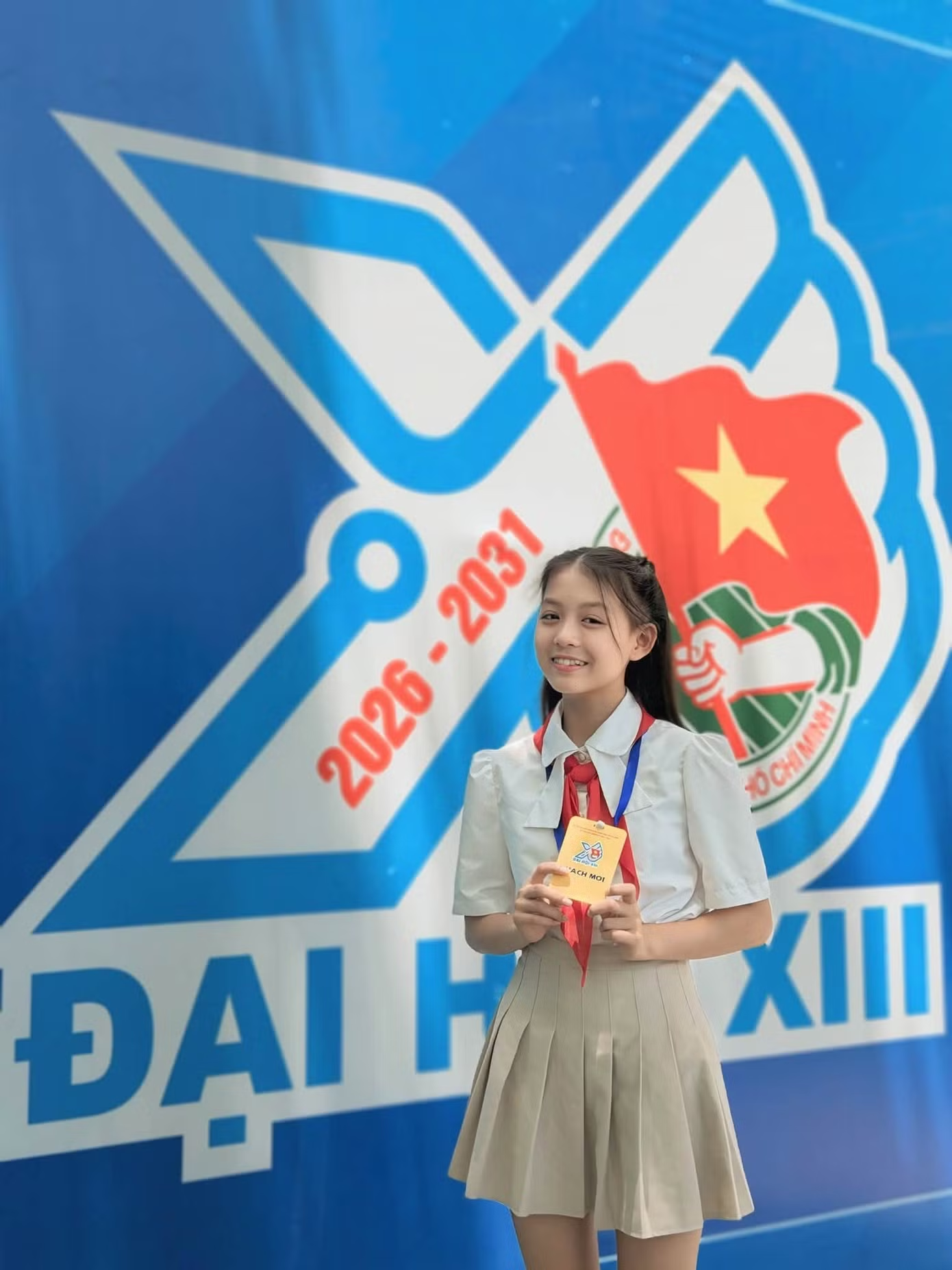 Cô bé hát “Em mơ gặp Bác Hồ” gây chú ý tại concert Tổ quốc trong tim là ai?- Ảnh 11.