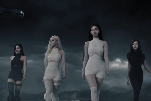 C&oacute; phước như g&aacute;i Việt sinh năm 1997: N&acirc;ng khăn sửa t&uacute;i cho BLACKPINK, 