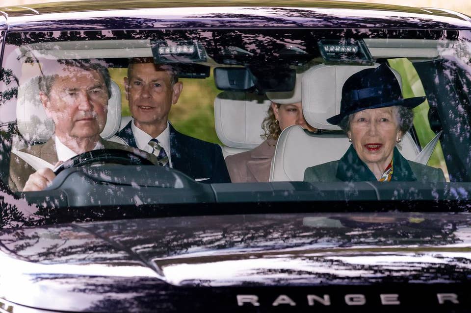 Lady Louise Windsor thu h&uacute;t sự ch&uacute; &yacute; tại Kỳ nghỉ Ho&agrave;ng gia ở Balmoral năm 2026 - Ảnh 2.