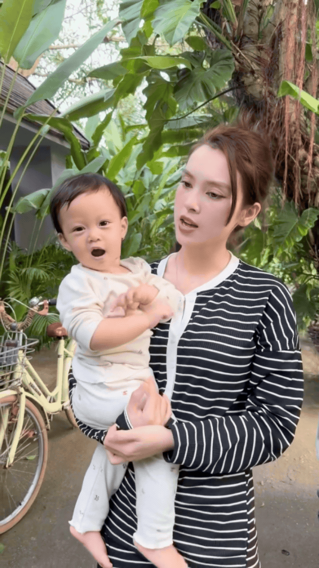 Con g&aacute;i Quỳnh Lương ngủ 15-16 tiếng/ng&agrave;y, d&acirc;n mạng thắc mắc chuyện dinh dưỡng- Ảnh 1.