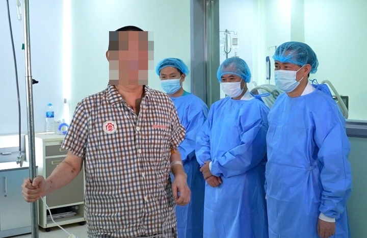 Bệnh nh&acirc;n 50 tuổi gh&eacute;p tim hai lần trong ba ng&agrave;y: C&acirc;u chuyện kỳ diệu sống s&oacute;t - Ảnh 2.