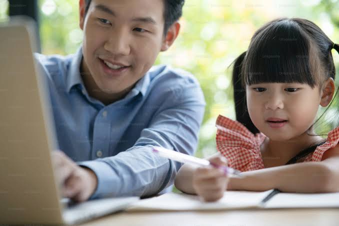 Định luật cua: 4 Chuyện riêng tư của con cái cha mẹ Tuyệt đối không nên tiết lộ - Ảnh 1. Định luật cua: 4 Chuyện riêng tư của con cái cha mẹ Tuyệt đối không nên tiết lộ - Ảnh 1.