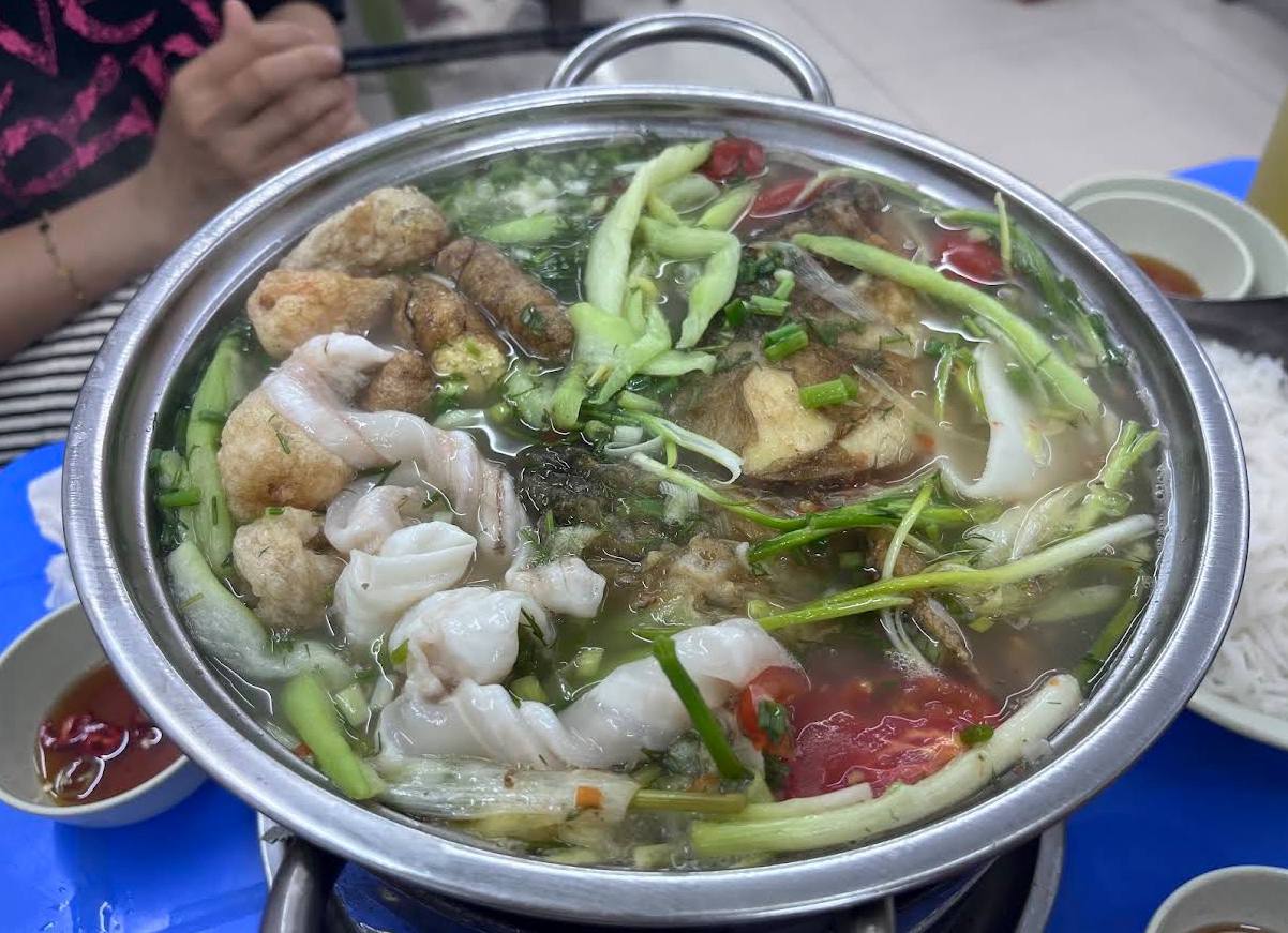 Ng&ocirc; Kiến Huy thưởng thức b&uacute;n c&aacute; Lam H&agrave; Nội , trải nghiệm lẩu c&aacute; đầy hấp dẫn - Ảnh 14.