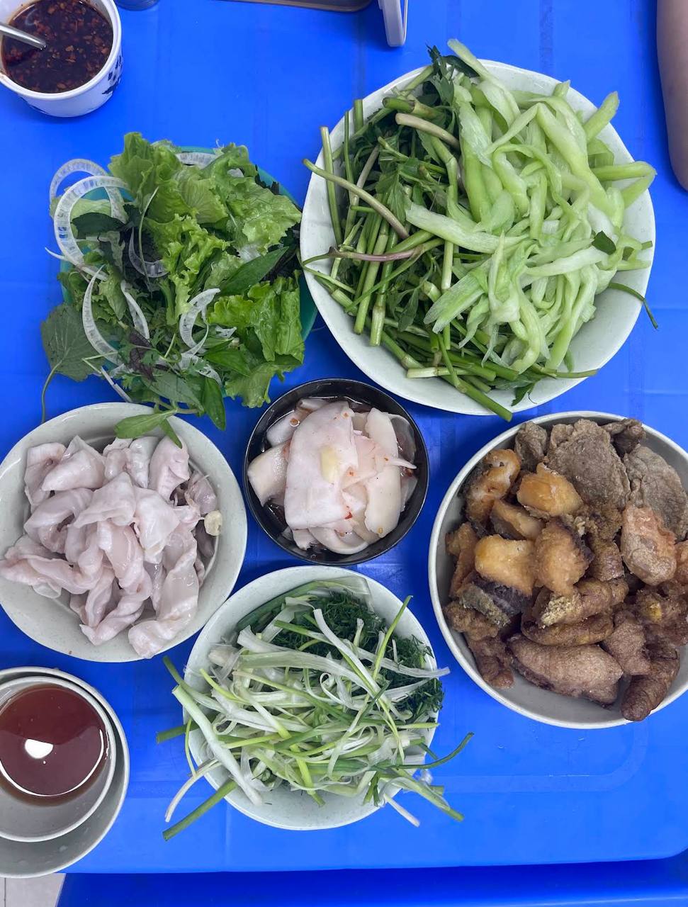 Ng&ocirc; Kiến Huy thưởng thức b&uacute;n c&aacute; Lam H&agrave; Nội , trải nghiệm lẩu c&aacute; đầy hấp dẫn - Ảnh 11.
