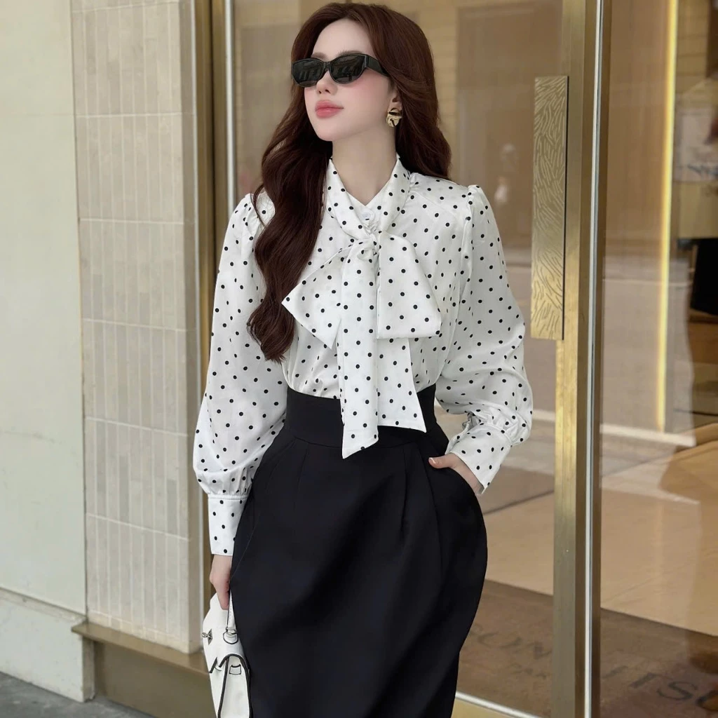 Chiếc sơ mi vừa sang chuẩn old money vừa l&agrave; n&eacute;t chấm ph&aacute; th&uacute; vị cho style c&ocirc;ng sở - Ảnh 10.