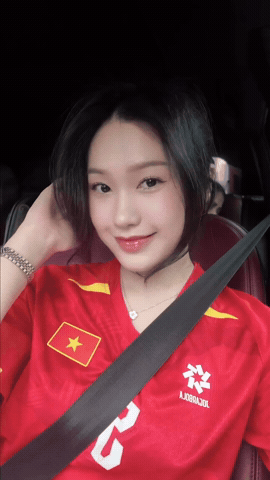 Doãn Hải My tỏa sáng rực rỡ cùng dàn WAGs cổ vũ Việt Nam trong chung kết Asean Cup 2026 - Ảnh 1. Doãn Hải My tỏa sáng rực rỡ cùng dàn WAGs cổ vũ Việt Nam trong chung kết Asean Cup 2026 - Ảnh 1.