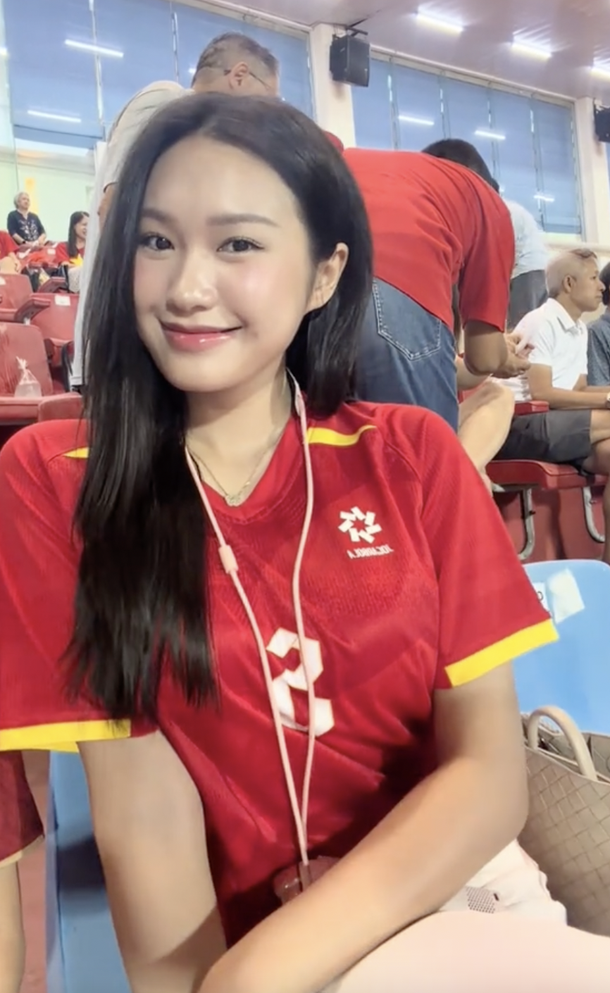 Do&atilde;n Hải My v&agrave; Ng&ocirc; Tố Uy&ecirc;n: Hai n&agrave;ng WAGs chăm s&oacute;c tổ ấm ng&agrave;y Rằm th&aacute;ng 7 - Ảnh 12.