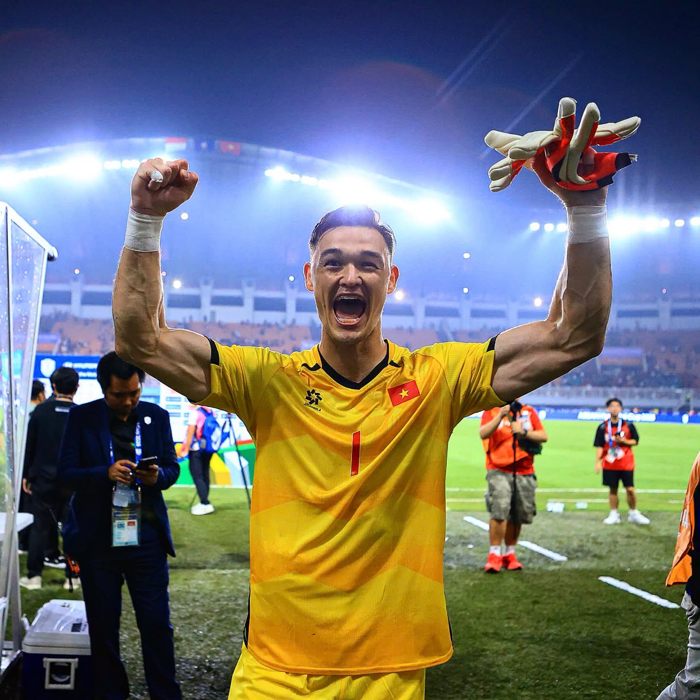 MC Ho&agrave;ng Oanh v&agrave; L&ecirc; Giang Patrik: Chuyện t&igrave;nh đẹp giữa showbiz v&agrave; b&oacute;ng đ&aacute; 2026 - Ảnh 7.