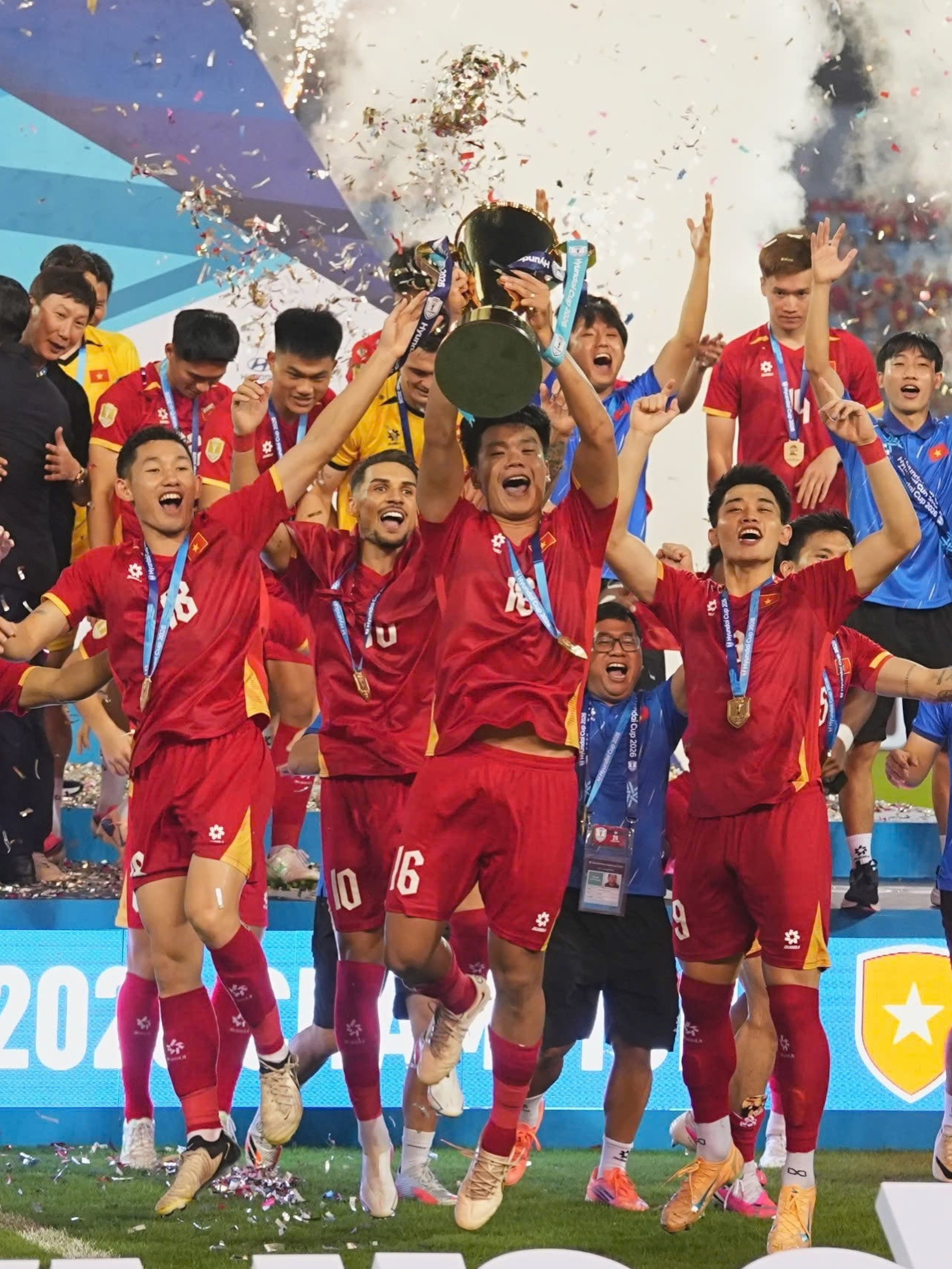 Hotgirl Tuy&ecirc;n Quang chia sẻ khoảnh khắc ngọt ng&agrave;o b&ecirc;n Th&agrave;nh Chung sau chức v&ocirc; địch ASEAN Cup 2026 - Ảnh 6.