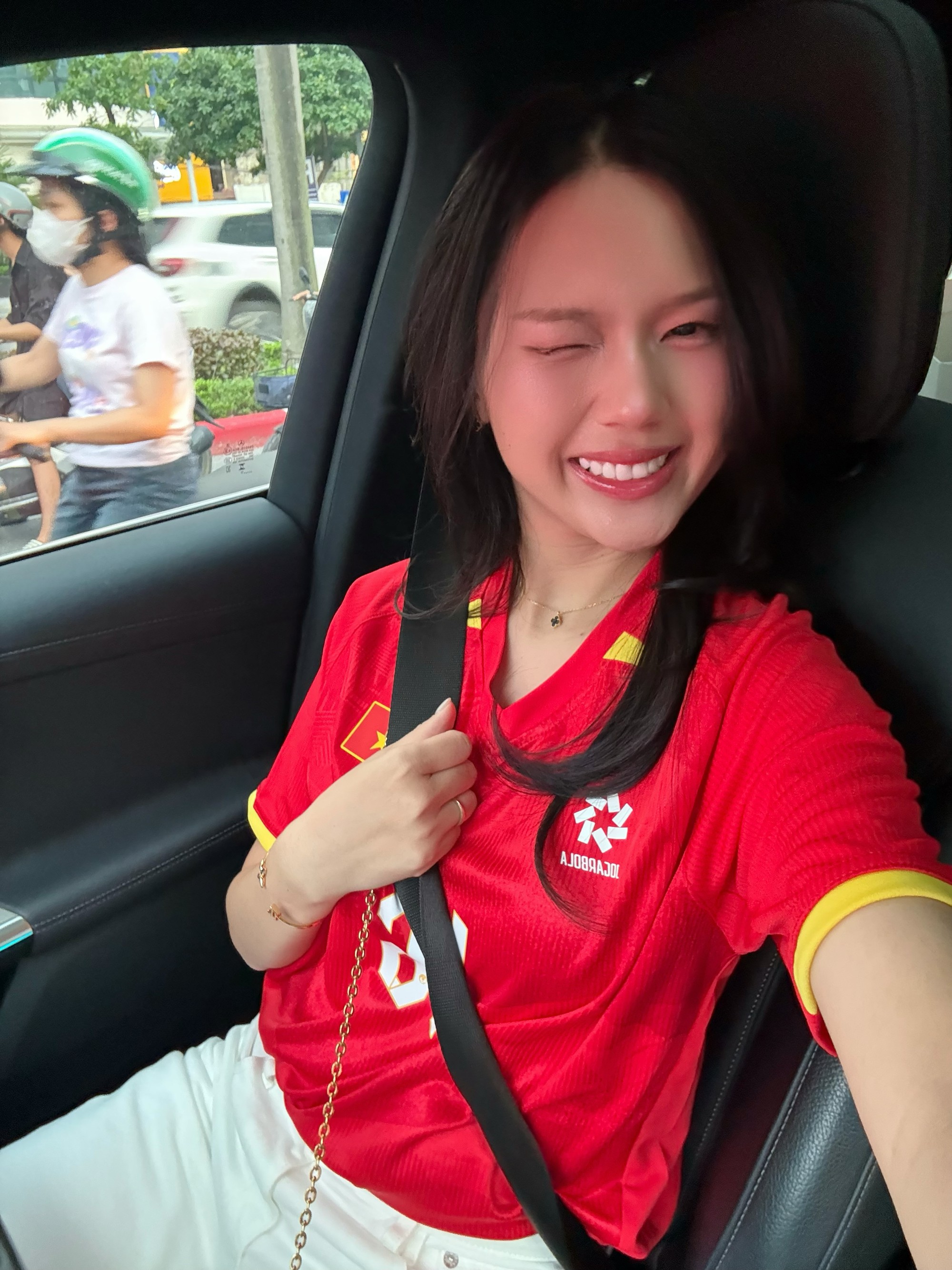 Hotgirl Tuy&ecirc;n Quang chia sẻ khoảnh khắc ngọt ng&agrave;o b&ecirc;n Th&agrave;nh Chung sau chức v&ocirc; địch ASEAN Cup 2026 - Ảnh 5.