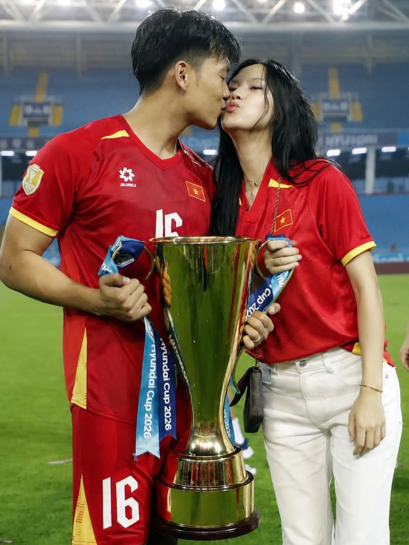 Hotgirl Tuy&ecirc;n Quang chia sẻ khoảnh khắc ngọt ng&agrave;o b&ecirc;n Th&agrave;nh Chung sau chức v&ocirc; địch ASEAN Cup 2026 - Ảnh 1.