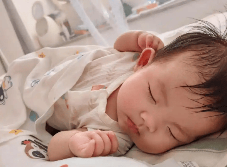 C&agrave;ng dỗ mắt con c&agrave;ng thao l&aacute;o c&ograve;n mẹ th&igrave; kiệt sức: Đ&acirc;y l&agrave; 3 c&aacute;ch dỗ con ngủ gi&uacute;p mẹ nh&agrave;n hơn - Ảnh 4.