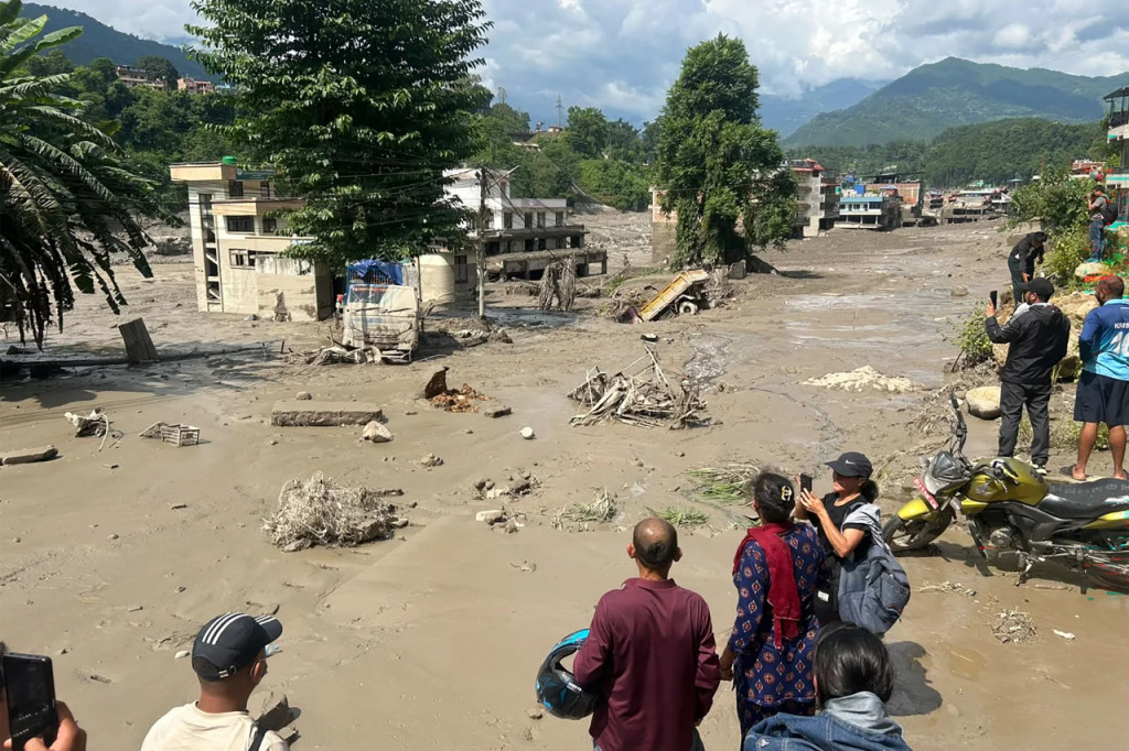 Lũ qu&eacute;t ở Nepal 2026: Hơn 150 người thiệt mạng , h&agrave;ng trăm du kh&aacute;ch mất t&iacute;ch - Ảnh 1.