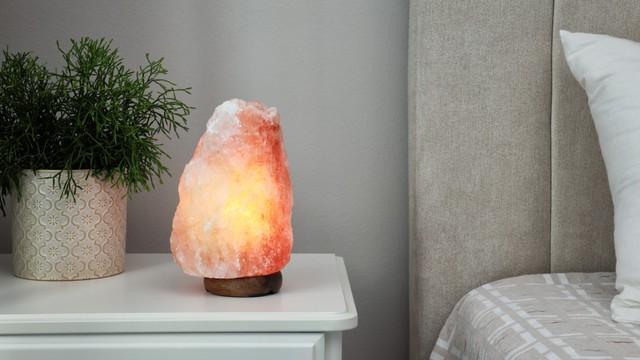 5 l&yacute; do v&igrave; sao nhiều gia đ&igrave;nh đặt b&aacute;t muối ở c&aacute;c g&oacute;c nh&agrave; - Ảnh 2.
