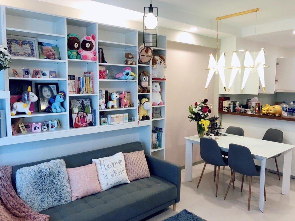 Căn nh&agrave; nhỏ gọn của MC Ho&agrave;ng Oanh v&agrave; cuộc sống hạnh ph&uacute;c B&ecirc;n con trai - Ảnh 2.