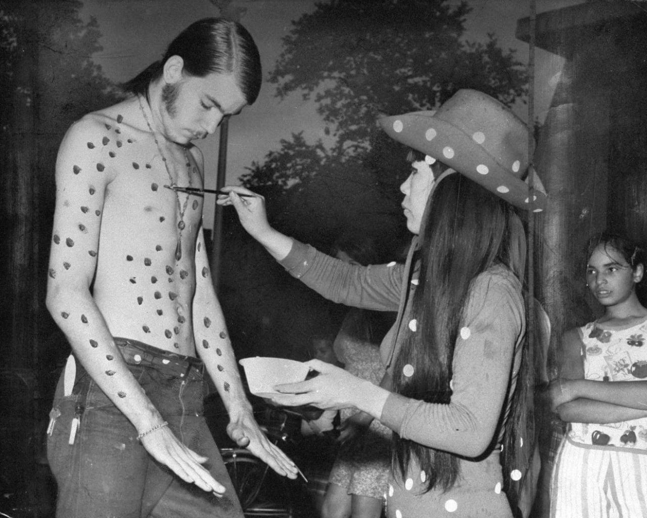 Yayoi Kusama qua đời 2023: Nghệ sĩ biểu tượng của nghệ thuật đương đại - Ảnh 5.