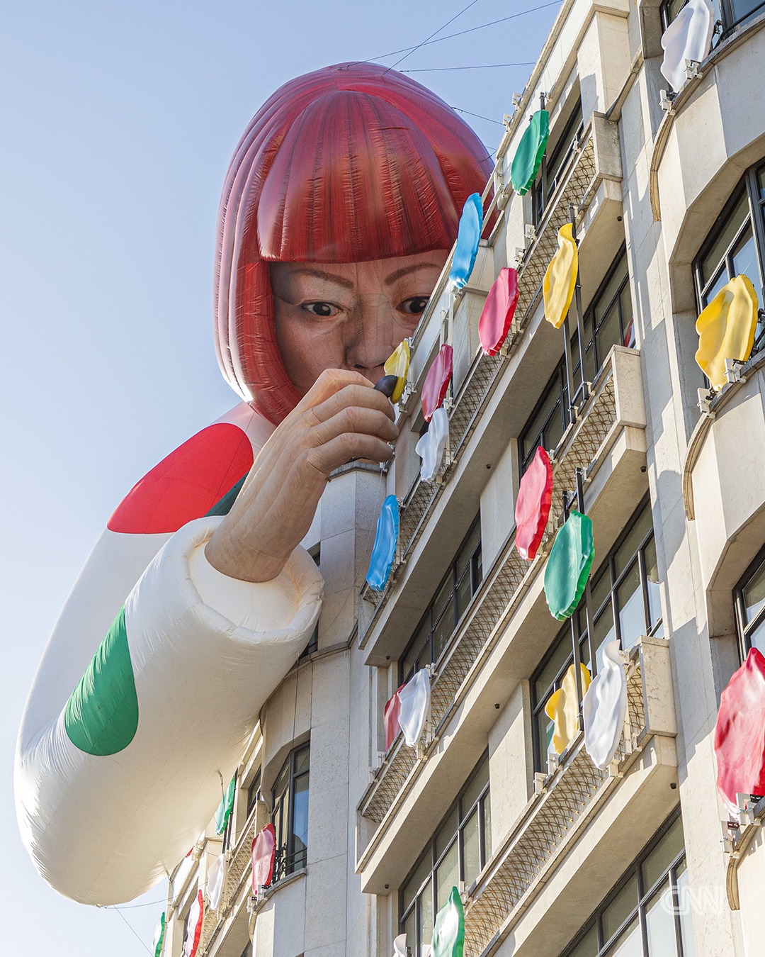 Yayoi Kusama qua đời 2023: Nghệ sĩ biểu tượng của nghệ thuật đương đại - Ảnh 10.
