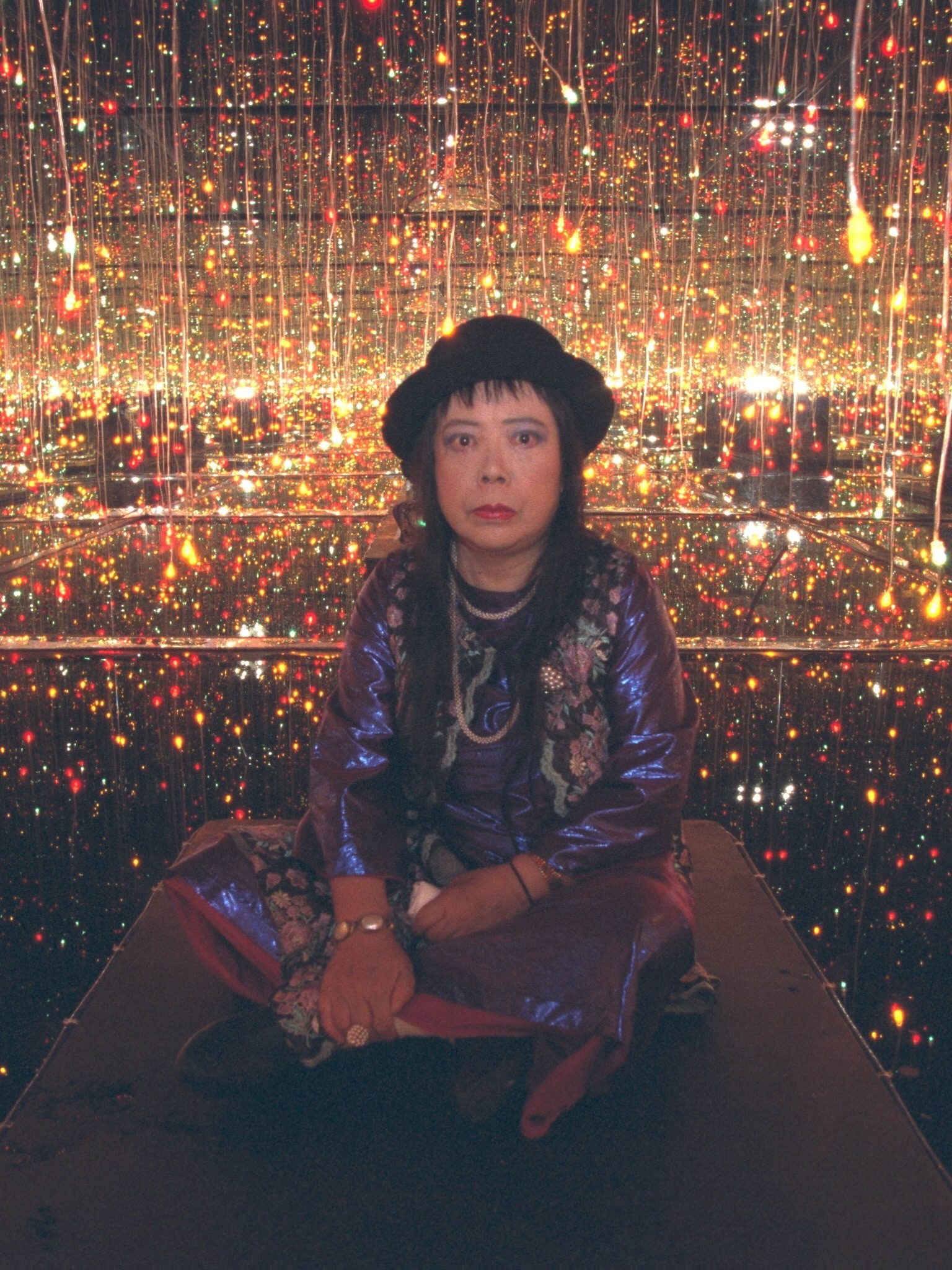 Yayoi Kusama qua đời 2023: Nghệ sĩ biểu tượng của nghệ thuật đương đại - Ảnh 12.