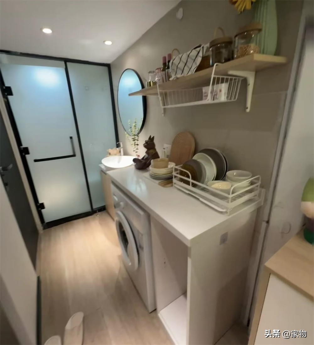 Căn hộ chỉ 15m&sup2; nhưng vẫn chia được 2 tầng: Ph&ograve;ng kh&aacute;ch, bếp v&agrave; giường đ&ocirc;i đều kh&ocirc;ng thiếu - Ảnh 2.