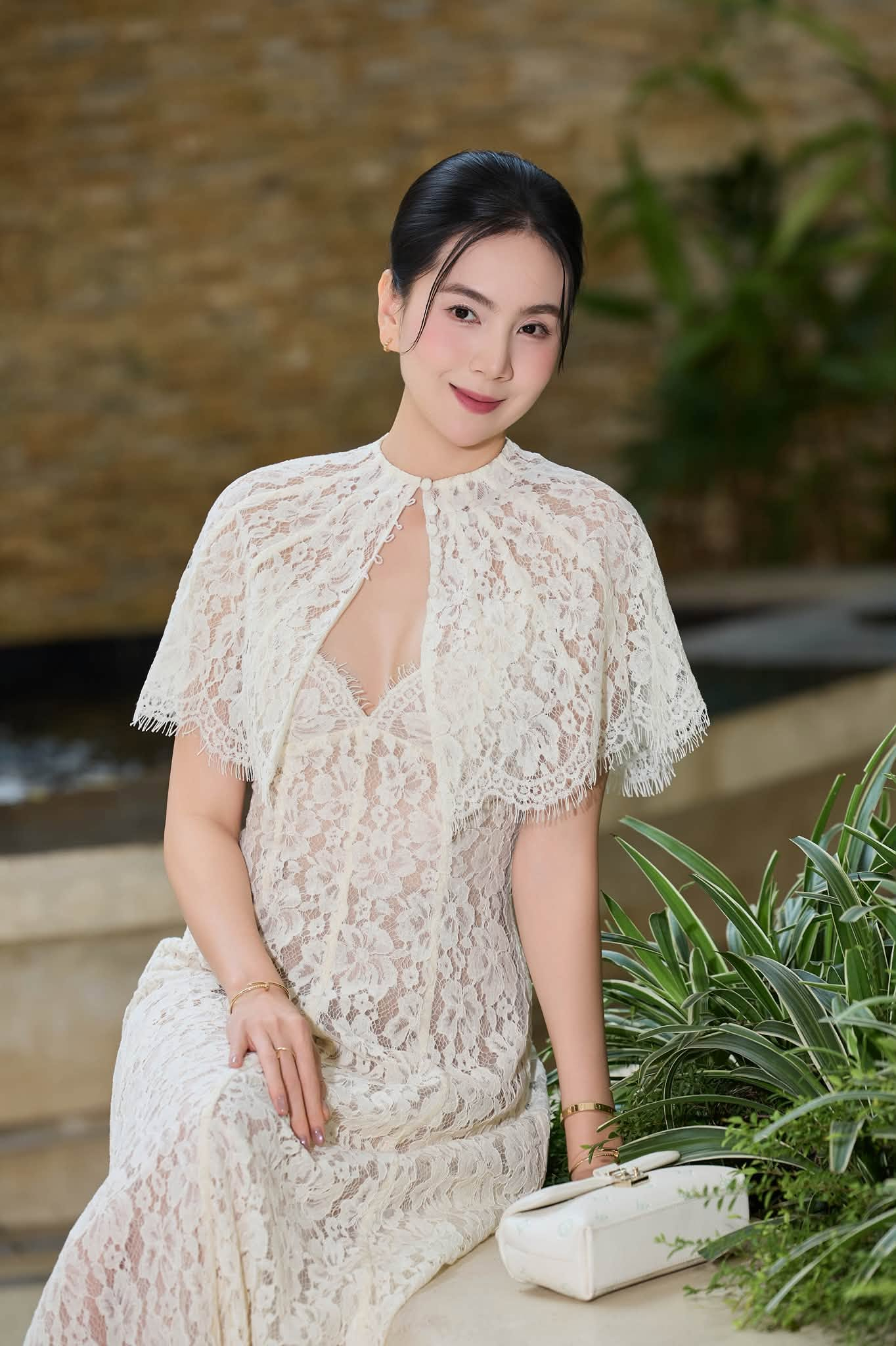Căn ph&ograve;ng thờ sang trọng trong biệt thự 4 tầng của Mai Ngọc g&acirc;y ấn tượng mạnh - Ảnh 12.