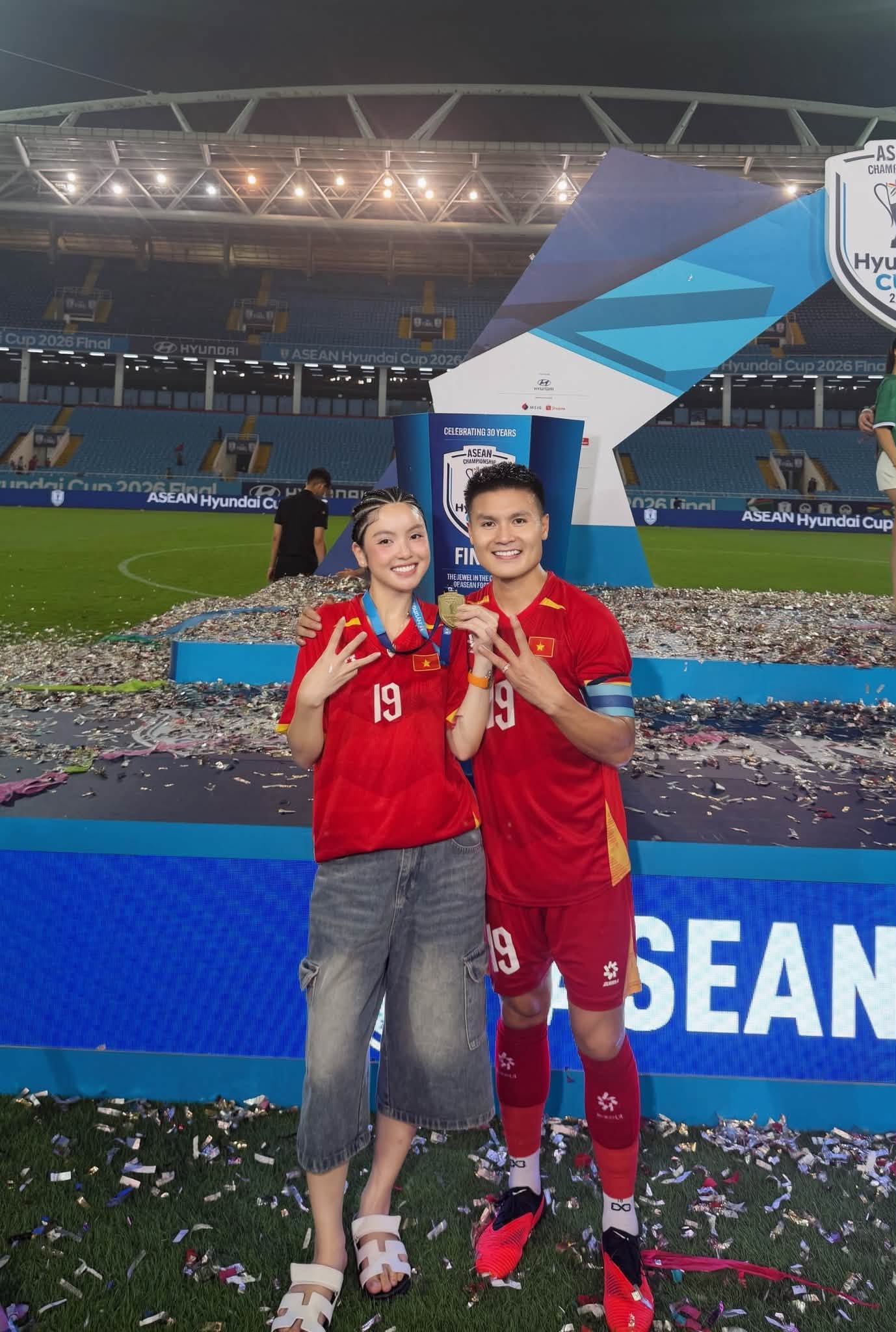 Quang Hải v&agrave; Chu Thanh Huyền: T&igrave;nh y&ecirc;u ngọt ng&agrave;o sau chức v&ocirc; địch ASEAN Cup 2026 - Ảnh 2.