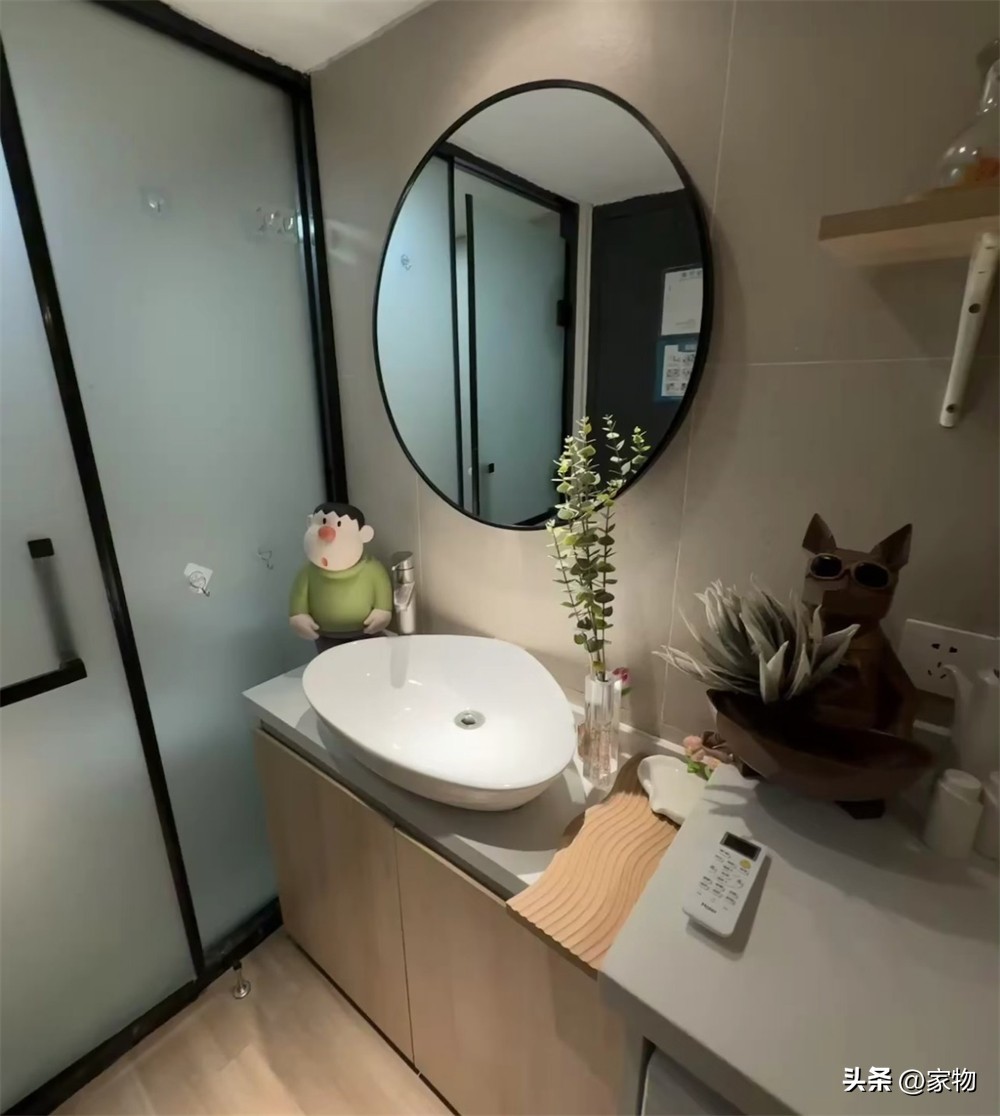 Căn hộ chỉ 15m&sup2; nhưng vẫn chia được 2 tầng: Ph&ograve;ng kh&aacute;ch, bếp v&agrave; giường đ&ocirc;i đều kh&ocirc;ng thiếu - Ảnh 4.