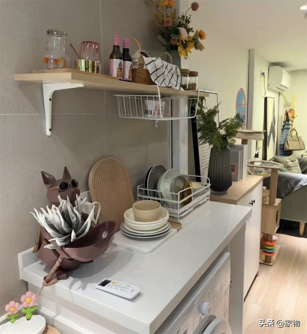 Căn hộ chỉ 15m&sup2; nhưng vẫn chia được 2 tầng: Ph&ograve;ng kh&aacute;ch, bếp v&agrave; giường đ&ocirc;i đều kh&ocirc;ng thiếu - Ảnh 3.